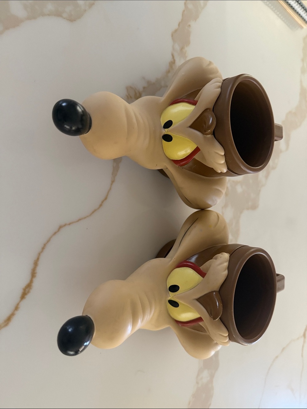 Wile E. Coyote Cartoon Character Mug Set - Tan & Brown